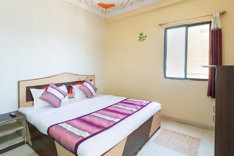 Spot On 40211 Hotel Prakash Inn