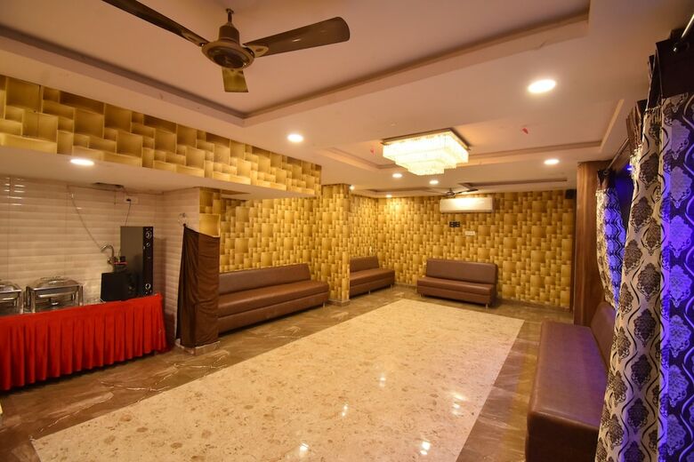 Oyo 60291 Hotel Siddhi Vinayak