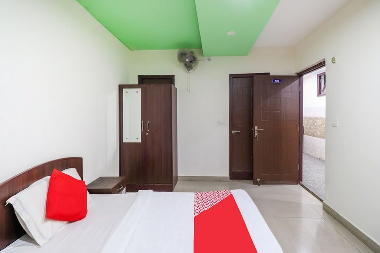 Oyo 62748 Hotel Zeenat