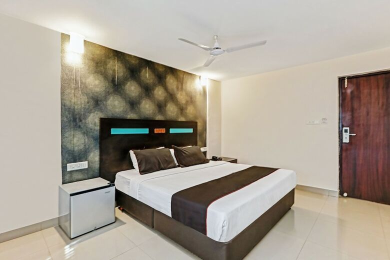 Collection O 50126 Hotel Sk Elegance