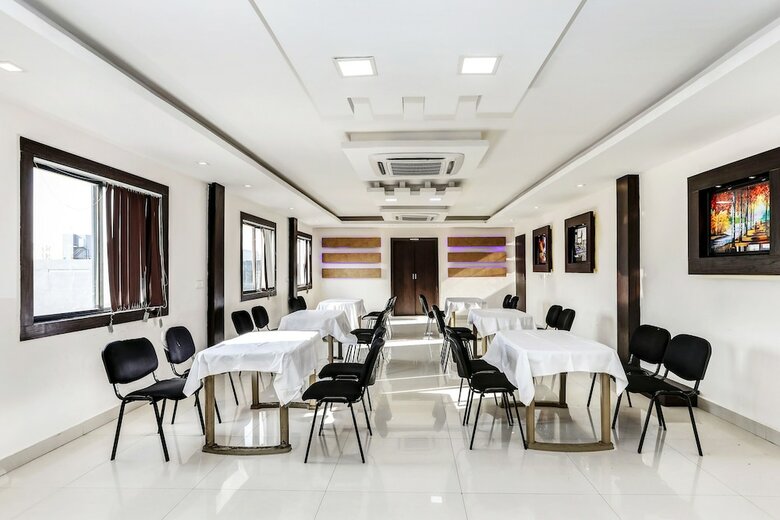 Collection O 50126 Hotel Sk Elegance