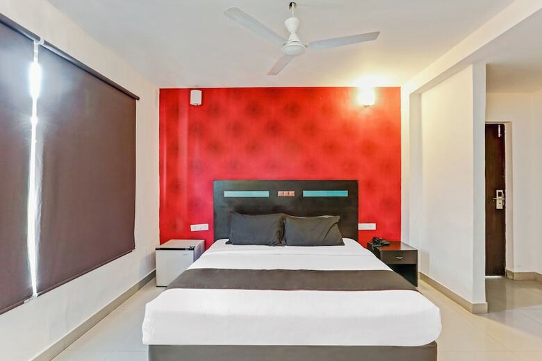 Collection O 50126 Hotel Sk Elegance