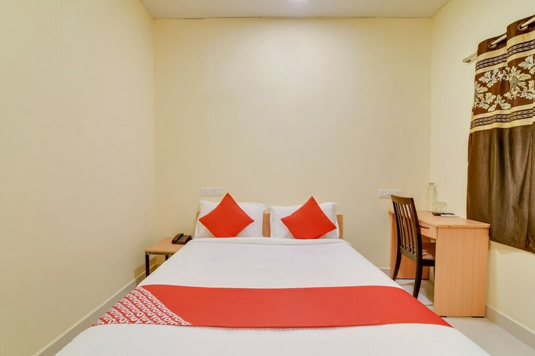 Hotel Oyo Flagship 39748 Om Sakthi Complex Pethuchettypet