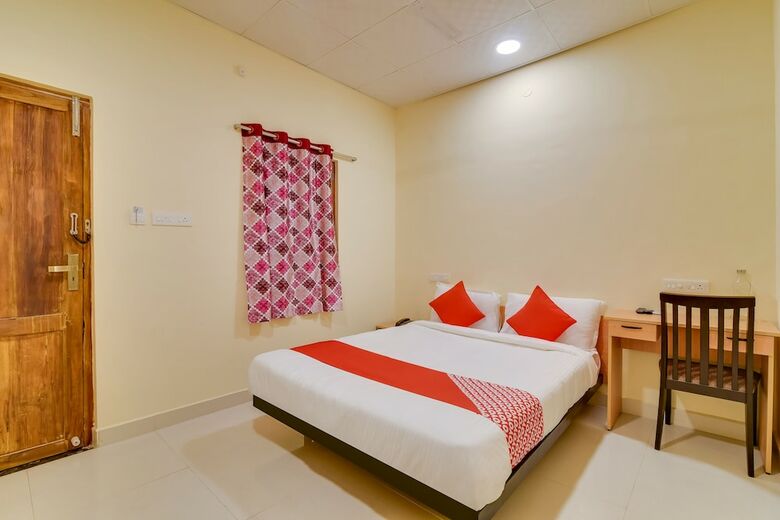 Hotel Oyo Flagship 39748 Om Sakthi Complex Pethuchettypet