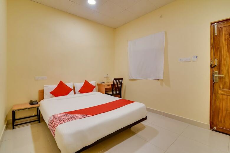 Hotel Oyo Flagship 39748 Om Sakthi Complex Pethuchettypet