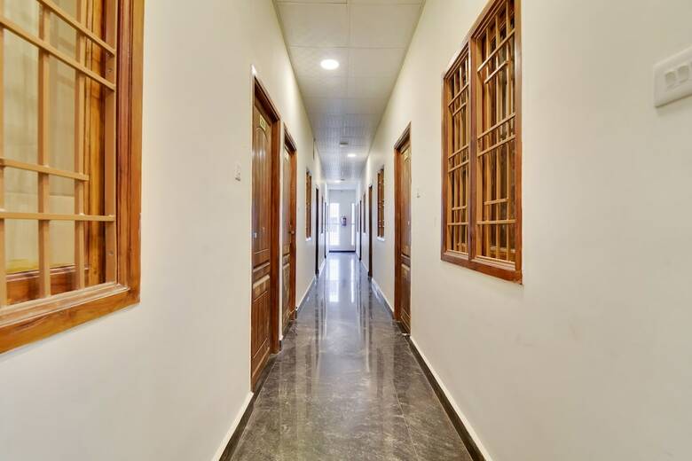 Hotel Oyo Flagship 39748 Om Sakthi Complex Pethuchettypet
