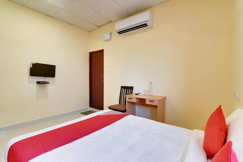 Hotel Oyo Flagship 39748 Om Sakthi Complex Pethuchettypet