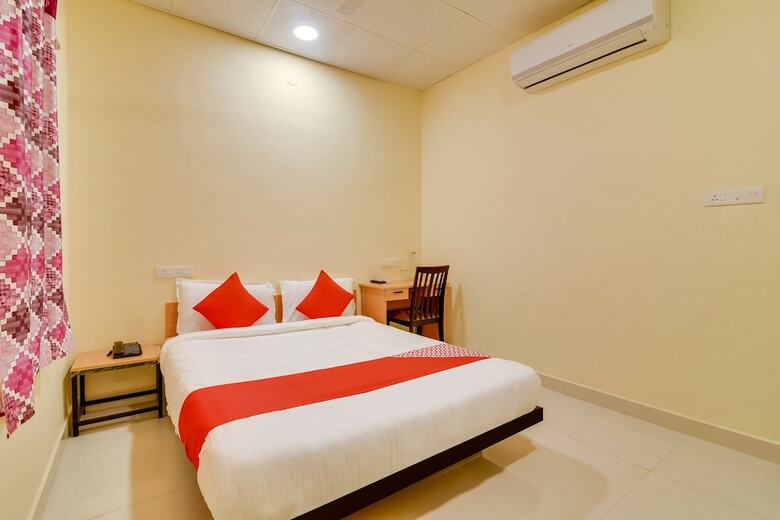 Hotel Oyo Flagship 39748 Om Sakthi Complex Pethuchettypet
