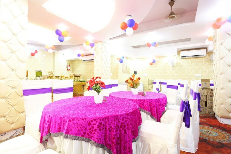 Oyo 44535 Mona Regency Hotel And Banquets