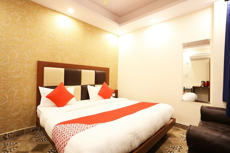 Oyo 44535 Mona Regency Hotel And Banquets