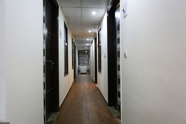Oyo 44535 Mona Regency Hotel And Banquets