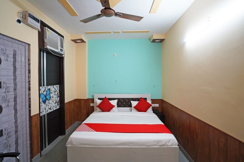 Hotel Oyo 46922 Qlark White Palace