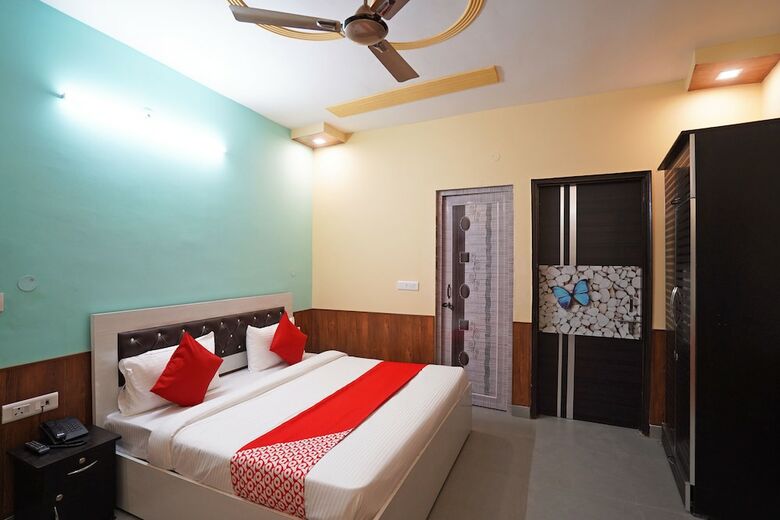 Hotel Oyo 46922 Qlark White Palace