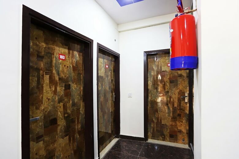 Hotel Oyo 42619 Diamond Key Residency