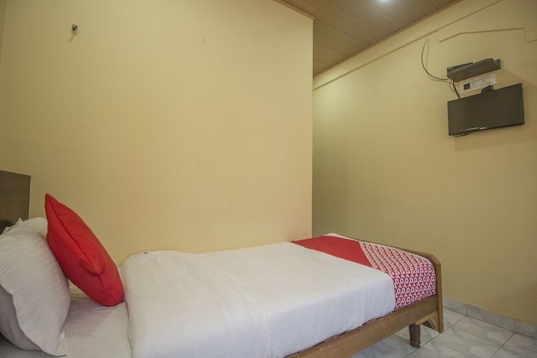 Oyo 28230 Hotel Kalash