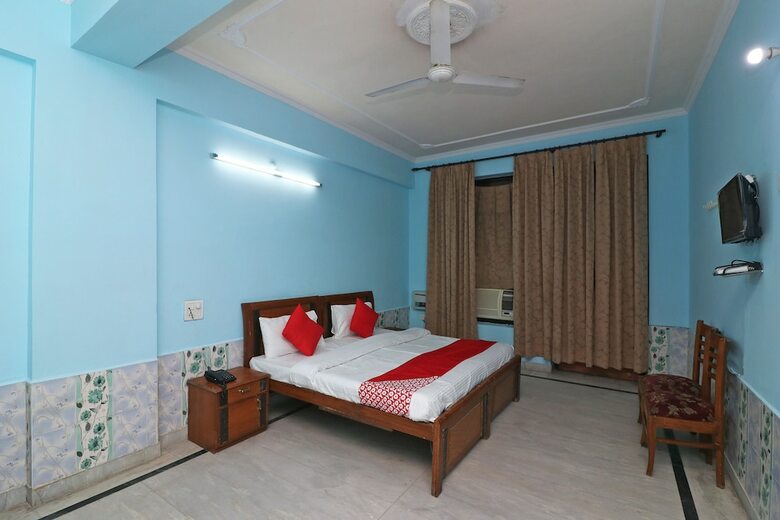 Hotel Oyo 38109 Braj Yatra Dham