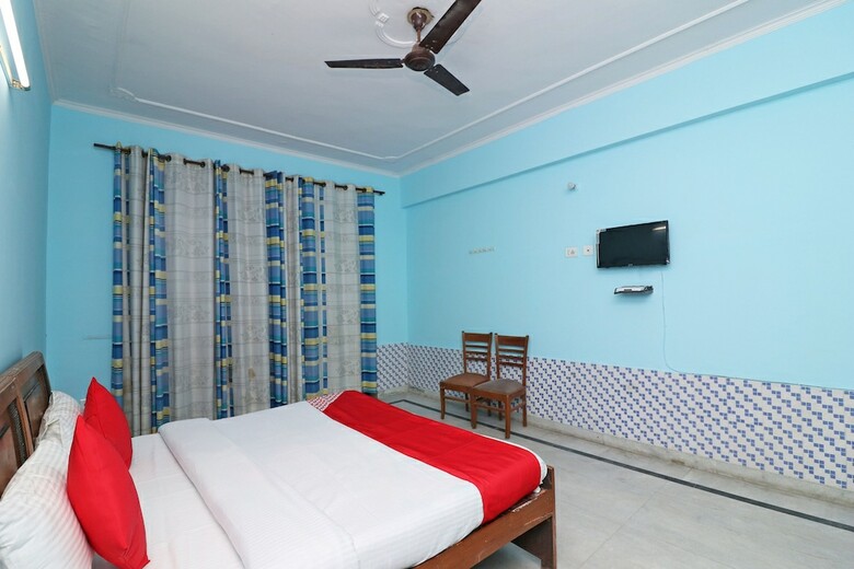 Hotel Oyo 38109 Braj Yatra Dham