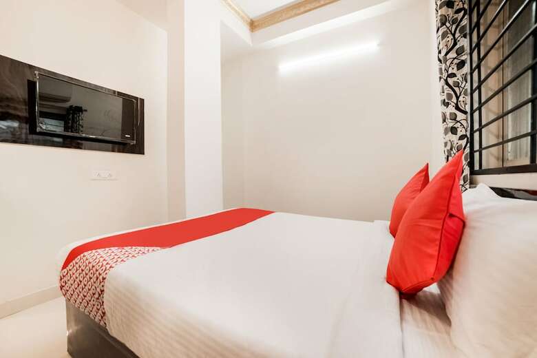 Oyo 62329 Lucky Hotels