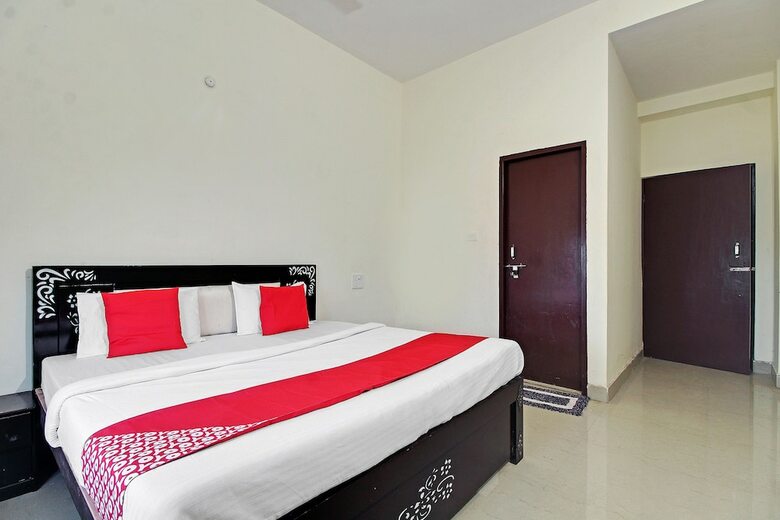 Hotel Oyo 47625 Shri Krishna Dham