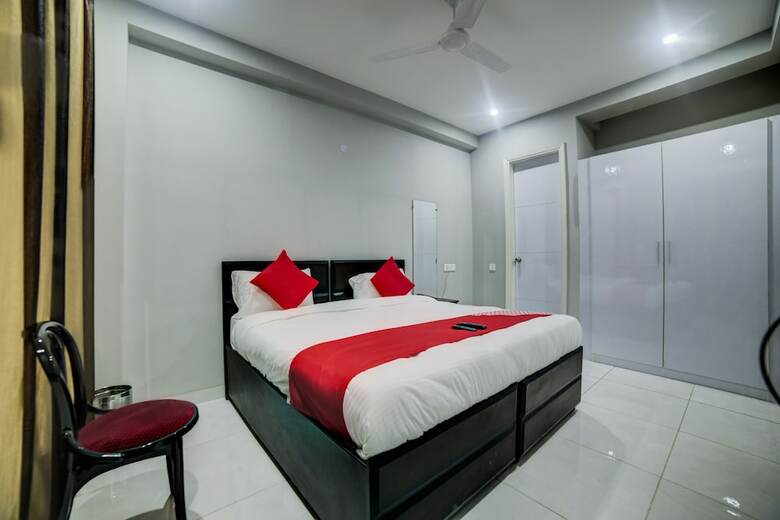 Hotel Oyo 28073 Shiva Residency