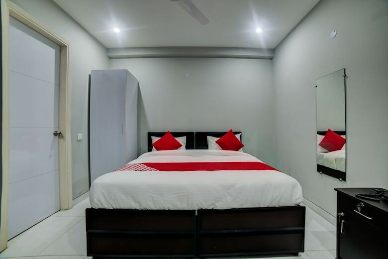 Hotel Oyo 28073 Shiva Residency