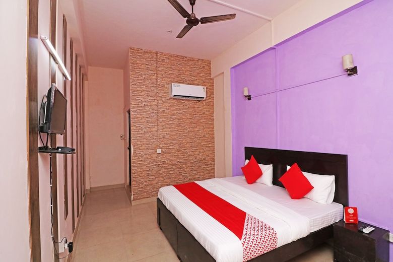 Hotel Oyo 43709 Glorious Stayz 53