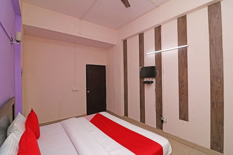 Hotel Oyo 43709 Glorious Stayz 53