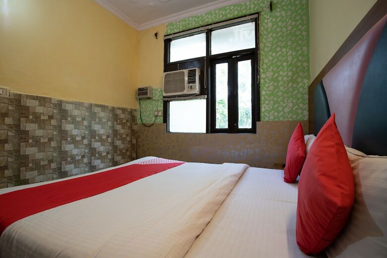 Hotel Oyo 23563 Kg Palace