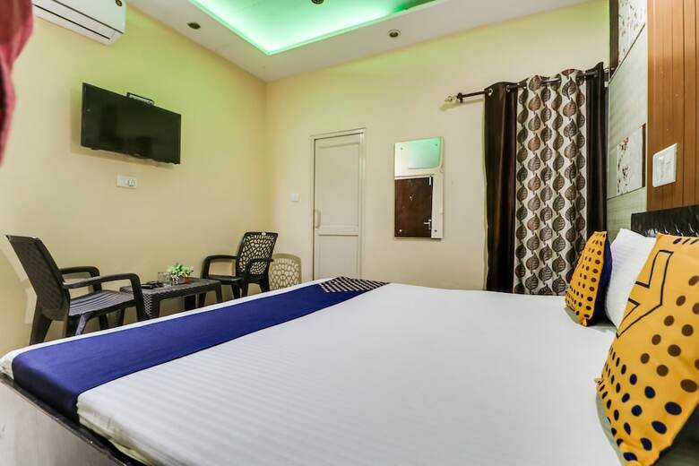 Spot On 61068 Hotel Kr