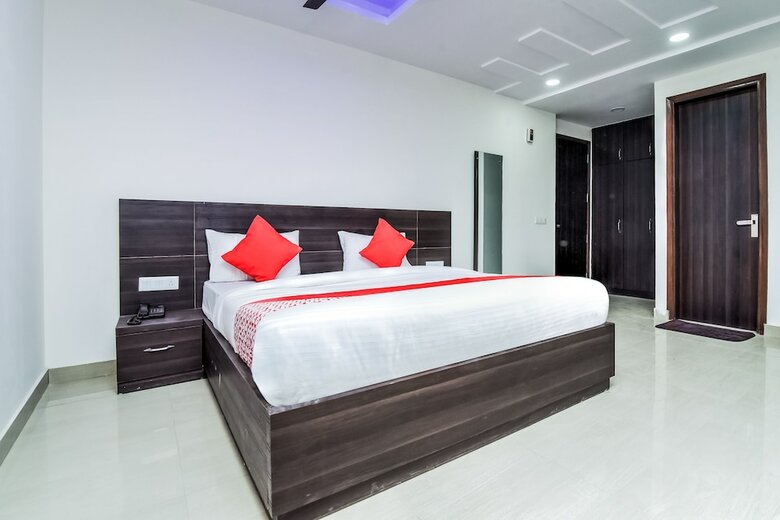 Hotel Oyo 24236  Dwarka Residency
