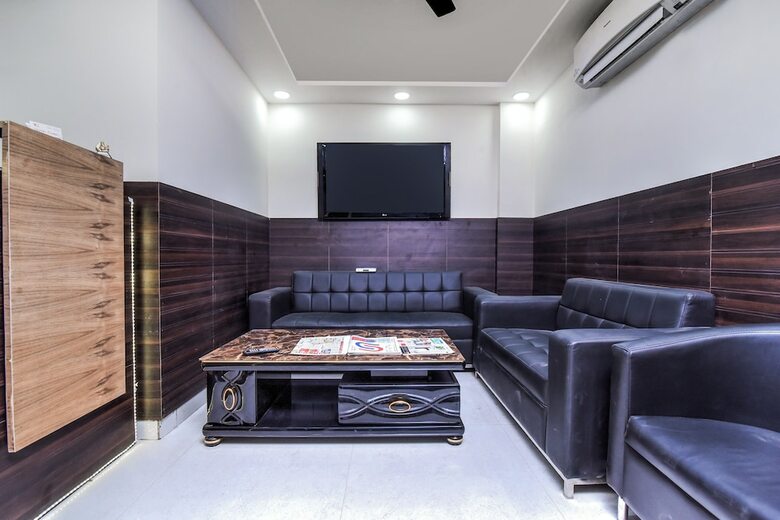 Hotel Oyo 24236  Dwarka Residency