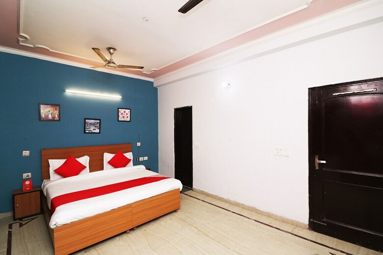 Hotel Oyo 42733 Silver Homes