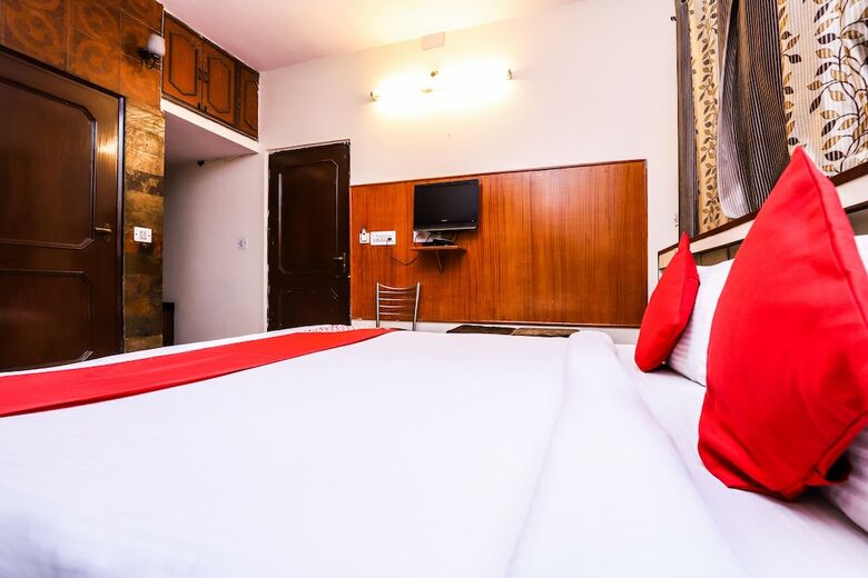 Oyo 26873 Hotel Metro Star