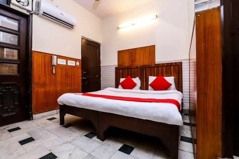 Oyo 26873 Hotel Metro Star
