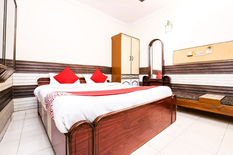Oyo 26873 Hotel Metro Star