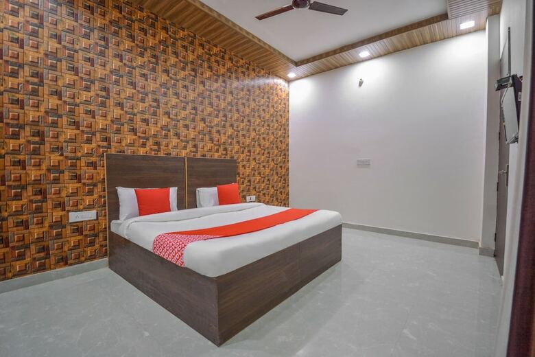 Oyo 49906 Hotel Discovery Inn