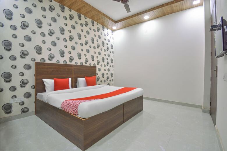 Oyo 49906 Hotel Discovery Inn