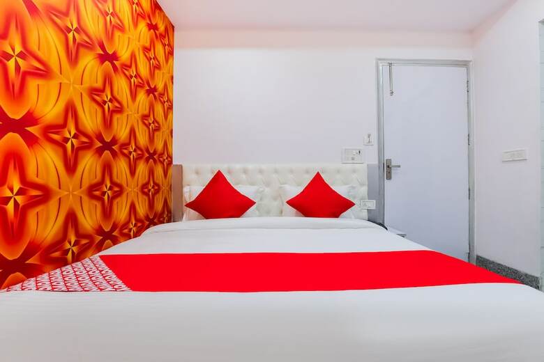 Hotel Oyo 46183 New Tech India