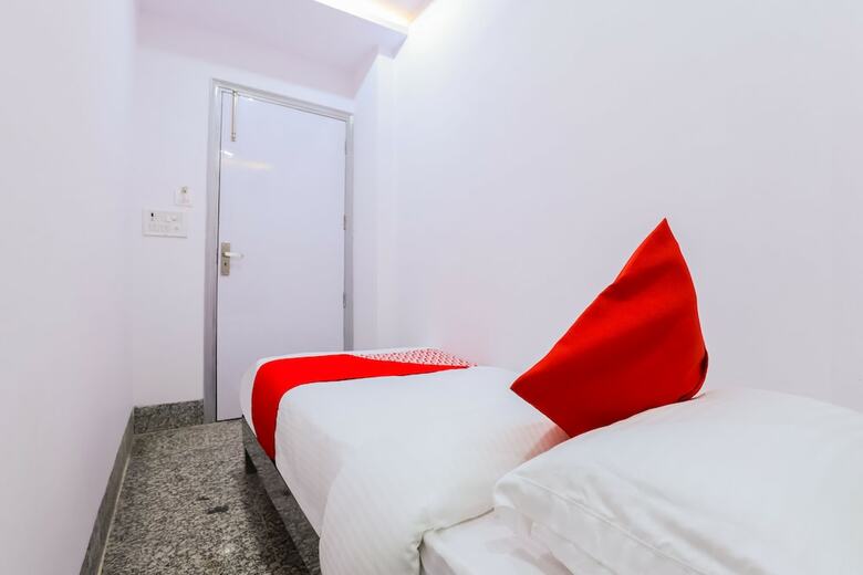 Hotel Oyo 46183 New Tech India