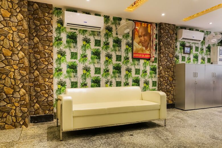 Hotel Oyo 46183 New Tech India