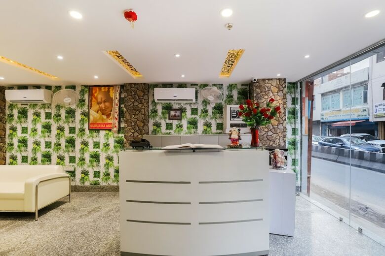 Hotel Oyo 46183 New Tech India
