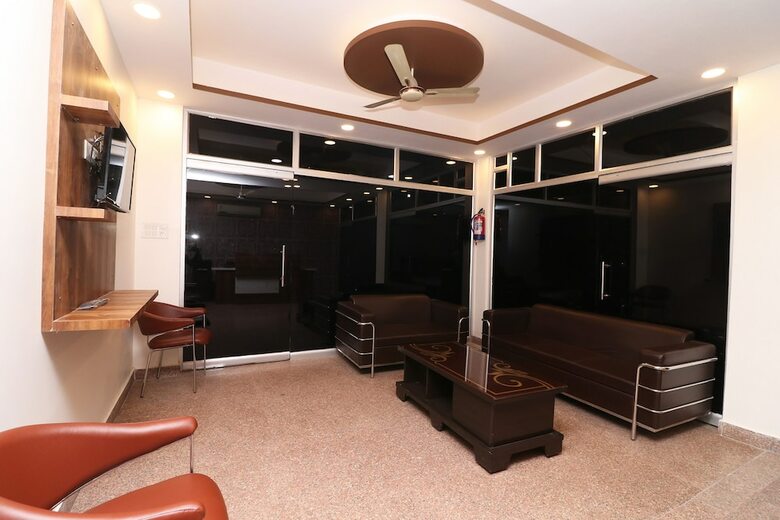 Hotel Oyo 36848 Embellish Inn