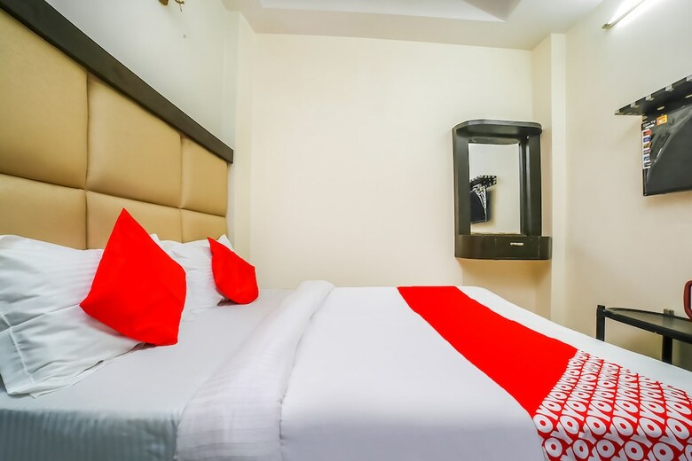 Hotel Oyo 38426 Pushpak Palace