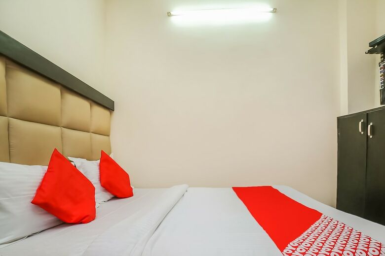 Hotel Oyo 38426 Pushpak Palace
