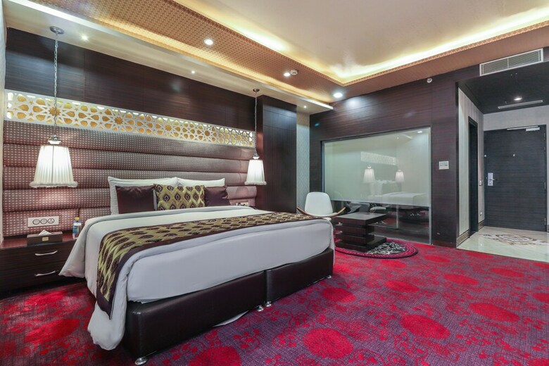 Palette - Hotel Savvy Grand