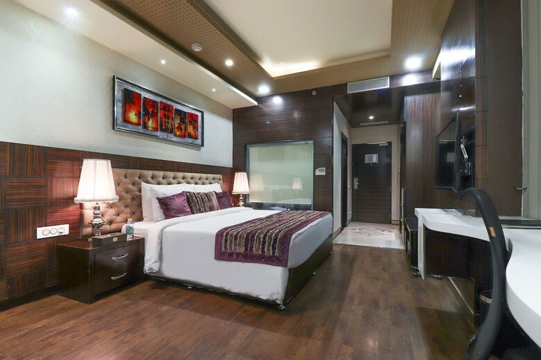 Palette - Hotel Savvy Grand