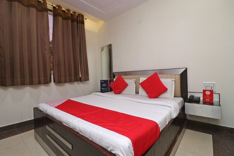 Oyo 24723 Hotel Atul Palace