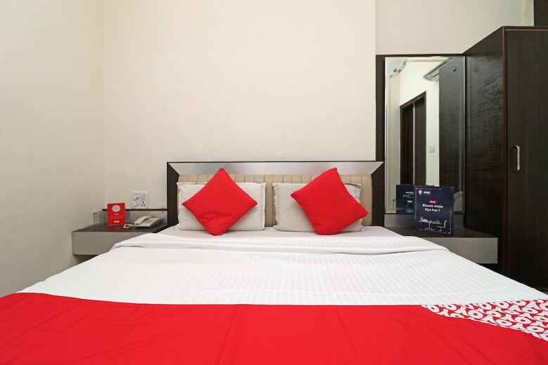 Oyo 24723 Hotel Atul Palace
