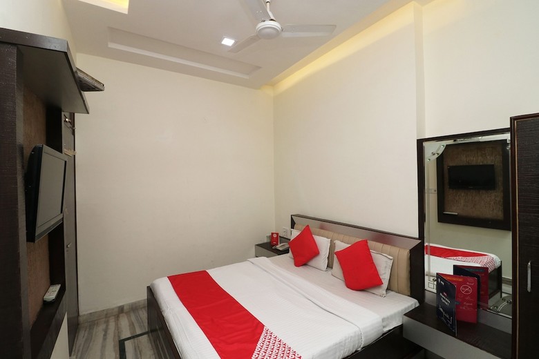 Oyo 24723 Hotel Atul Palace