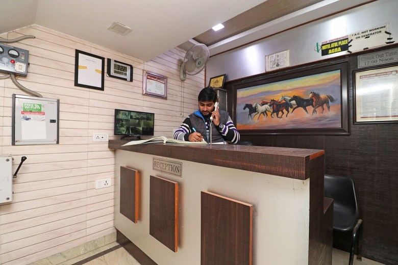 Oyo 24723 Hotel Atul Palace